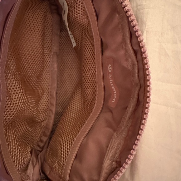 Lululemon Everywhere Belt Bag in Pink - Picture 7 of 8